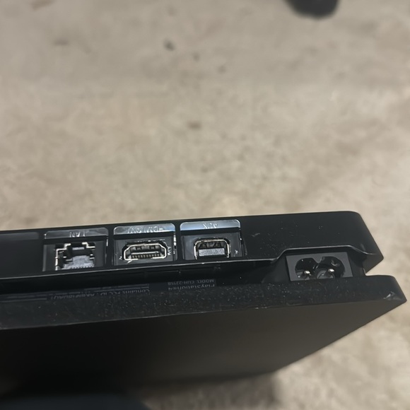 PS4 - Picture 2 of 2